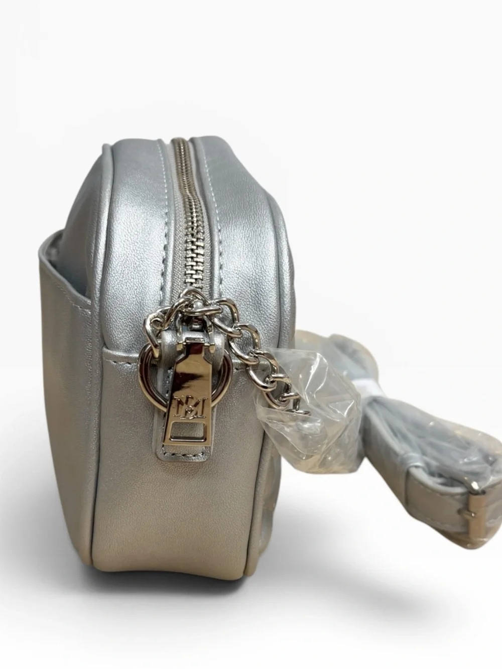 Badgley Mischka Metallic Gray Quilted Camera Bag Chevron Chain Strap New